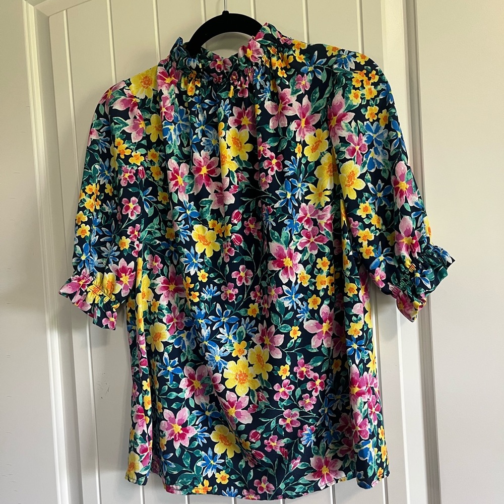 2 Hearts Floral Blouse Top Made In USA Bright Summer Mockneck Career Size Small